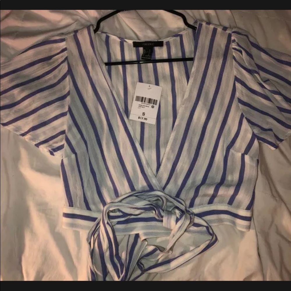 Women’s Forever 21 Tie front crop top Size Small
